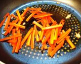 ベビーホタテに豆苗・にんじん炒め。作り方2写真