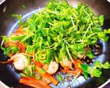 ベビーホタテに豆苗・にんじん炒め。作り方5写真