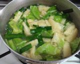 ニラとキャベツの味噌汁♪作り方4写真