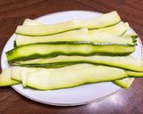 作り置き♪ひらひらズッキーニのナムル♪作り方1写真