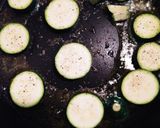豪華✨ズッキーニと鶏モモ肉のポワレ✨作り方1写真