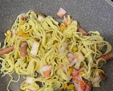 カニカマとコーンのソース焼きそば作り方2写真