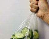 ビニール袋・鶏がらスープの素で胡瓜の漬物作り方1写真