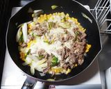 ずぼら飯。ネギ牛肉コーンの塩胡椒炒め作り方2写真