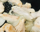 鶏むね肉と梅肉のさっぱり焼きうどん作り方1写真