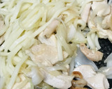 鶏むね肉と梅肉のさっぱり焼きうどん作り方2写真