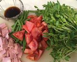 トマト☆豆苗☆隠元の梅バターポン酢炒め作り方1写真