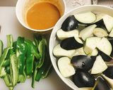 簡単にコク増し!なすとピーマン甘味噌炒め作り方1写真