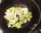 イカと生キクラゲとちんげん菜の卵塩炒め作り方6写真