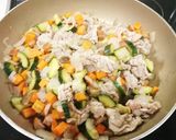 ズッキーニたっぷり☆夏野菜カレー♪作り方1写真