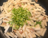 胡椒でピリッと 簡単カブのツナ缶炒め作り方5写真