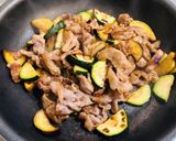 コク旨♡豚肉とズッキーニのバタポン酢炒め作り方5写真