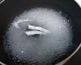 冷やしても美味！梅干しとわかめのスープ作り方1写真