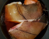 はちみつ醤油で煮魚 ナメタガレイ作り方2写真
