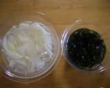 鈴木家の☆玉ねぎとわかめのサラダ作り方1写真