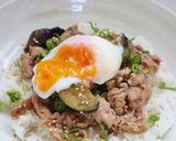 簡単！ランチに♪豚肉となすの味噌炒め丼作り方5写真
