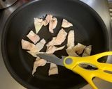簡単つまみ！鶏皮とピーマン炒め作り方1写真
