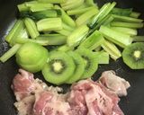 ゼスプリキウイの豚肉小松菜炒め作り方1写真