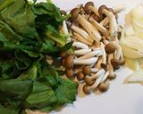 鶏肉とほうれん草としめじのトマト煮作り方2写真