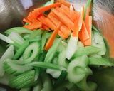 セロリと牛肉のレモンカレー炒め作り方2写真