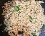 簡単ランチ！四川風、豆腐皮焼きそば作り方3写真