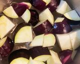 手抜き料理！ナスとサバオイル漬けの煮物作り方1写真