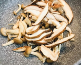 しめじと椎茸のバター炒め・きのこの副菜作り方2写真