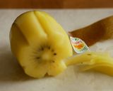 冷たいおやつ、キウイ花のヨーグルトバーク作り方1写真