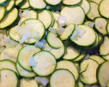 ズッキーニと玉ねぎの野菜炒め作り方3写真