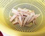 ベトナム料理 縦切り蓮根と海老豚のサラダ作り方1写真