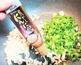【鶏皮とコーンのガーリックペパー炒飯】作り方5写真