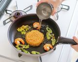 さっと炒めて簡単♪えびと豆苗の焼ビーフン作り方4写真