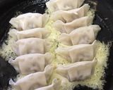 チーズで羽根付き焼き餃子作り方4写真
