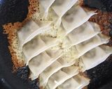 チーズで羽根付き焼き餃子作り方6写真