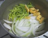 三つ葉と玉ねぎの味噌汁♪作り方2写真