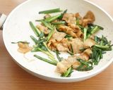 にらと豚ばら肉の肉にらオイバタ炒め作り方5写真