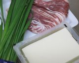 豚バラ肉とお豆腐とニラのピリ辛炒め作り方1写真