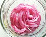 ピンク色の酢玉ねぎ　赤梅酢使って作り方4写真