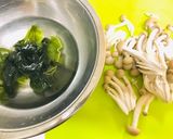 簡単・しめじと豆腐とワカメのお味噌汁作り方1写真