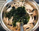 簡単・しめじと豆腐とワカメのお味噌汁作り方2写真