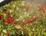 苍蝇头(サンイントウ)=蒜苗＆挽き肉炒め作り方12写真