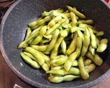 枝豆のオイル蒸し　にんにく魚醤風味作り方3写真