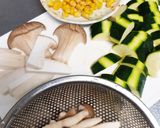ズッキーニときのこ☆ニンニク炒め作り方1写真