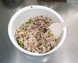 簡単★混ぜるだけ★16穀米の豆鮭おにぎり作り方3写真