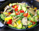 旨味たっぷり！夏野菜と高野豆腐の洋風炒め作り方3写真