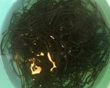 切り昆布と手羽元の梅煮作り方1写真