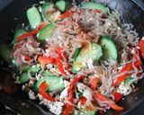 丼にも♪鶏ミンチ糸コン夏野菜の甘辛炒め作り方6写真