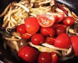 フレッシュトマトとキノコのニンニクパスタ作り方4写真