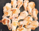 手羽元と厚揚げのトマト煮込み作り方1写真