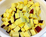 鶏挽き＆さつまいも＆たまねぎ炒め。作り方1写真